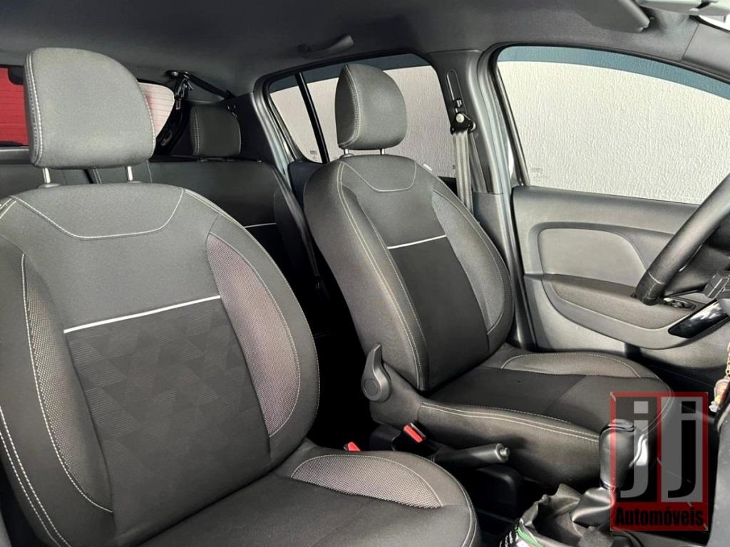 RENAULT Sandero - Foto