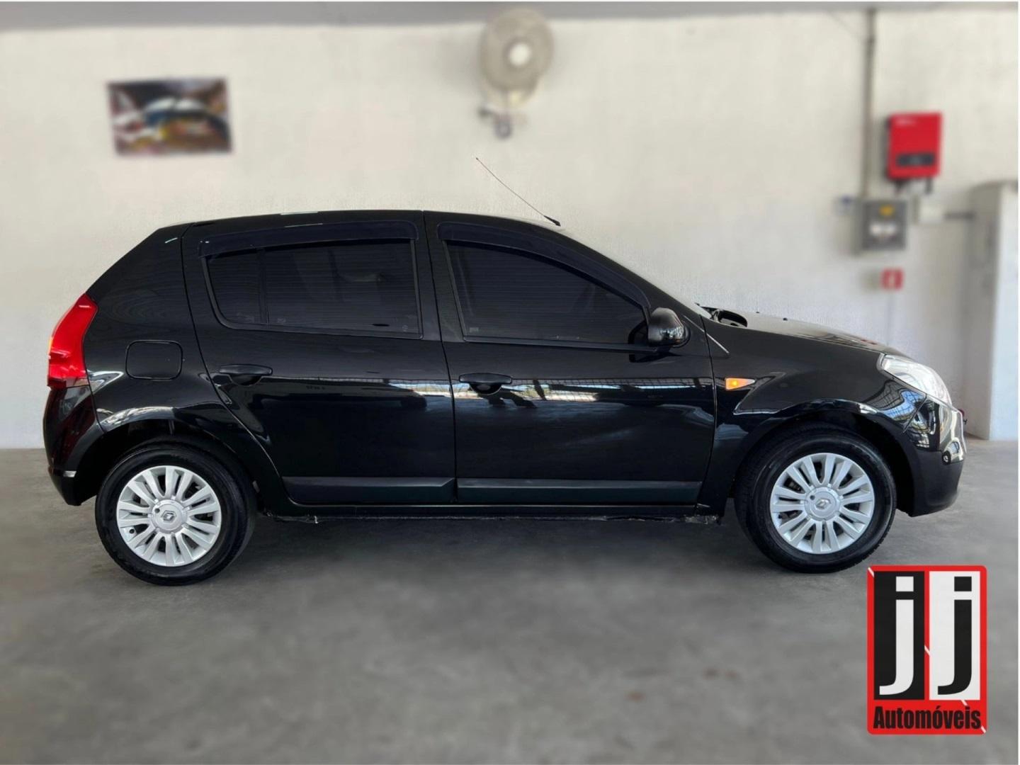 RENAULT Sandero - Foto