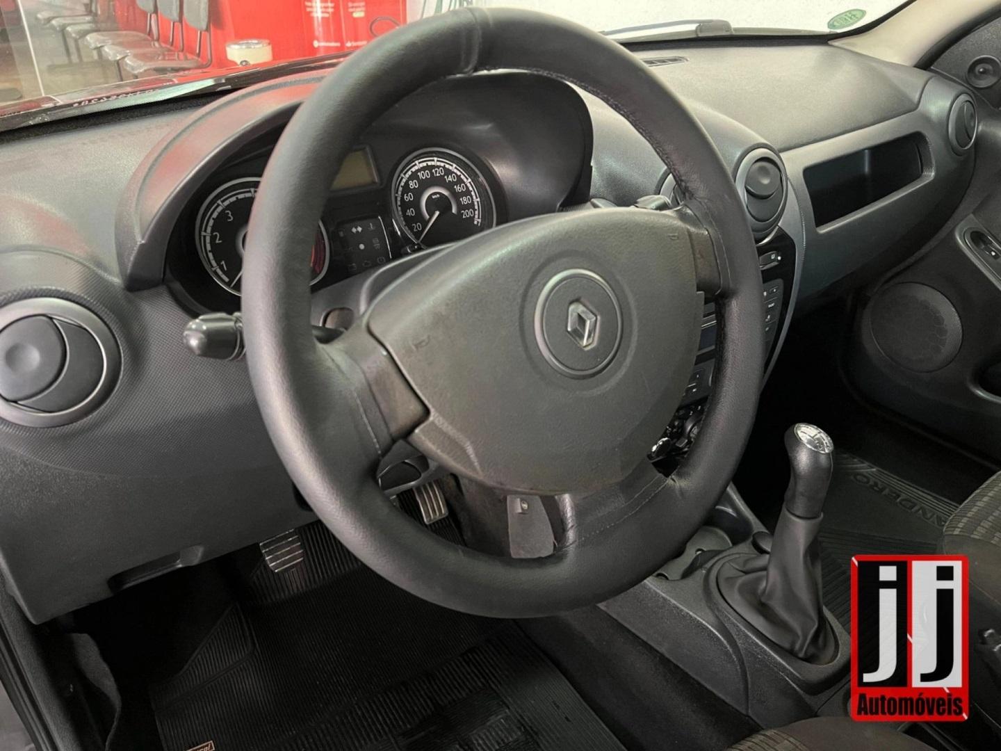 RENAULT Sandero - Foto