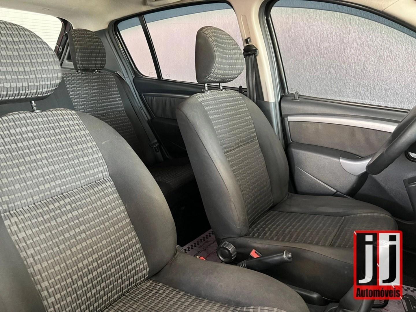 RENAULT Sandero - Foto