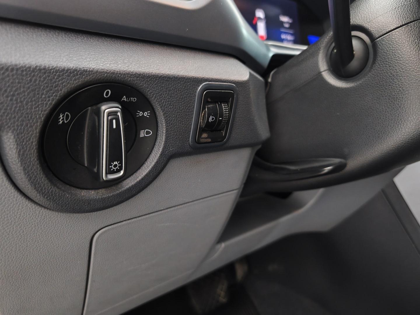 VOLKSWAGEN T-Cross - Foto