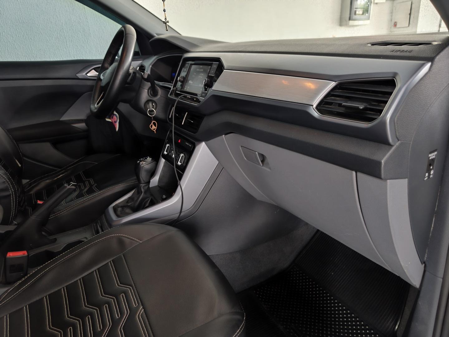 VOLKSWAGEN T-Cross - Foto