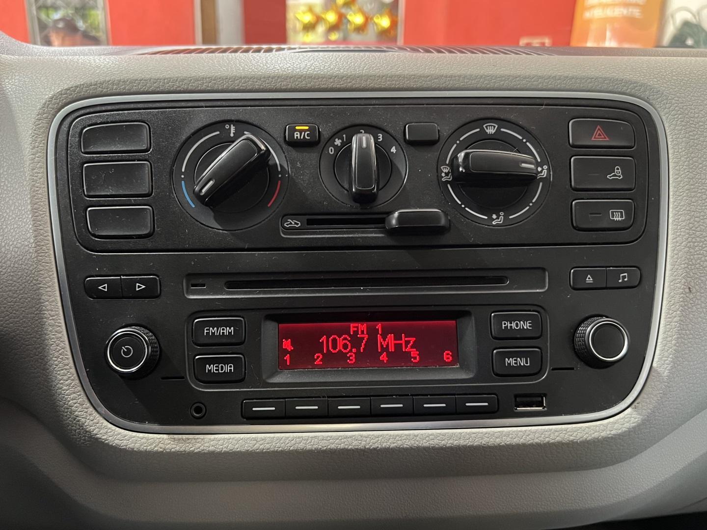 VOLKSWAGEN UP - Foto