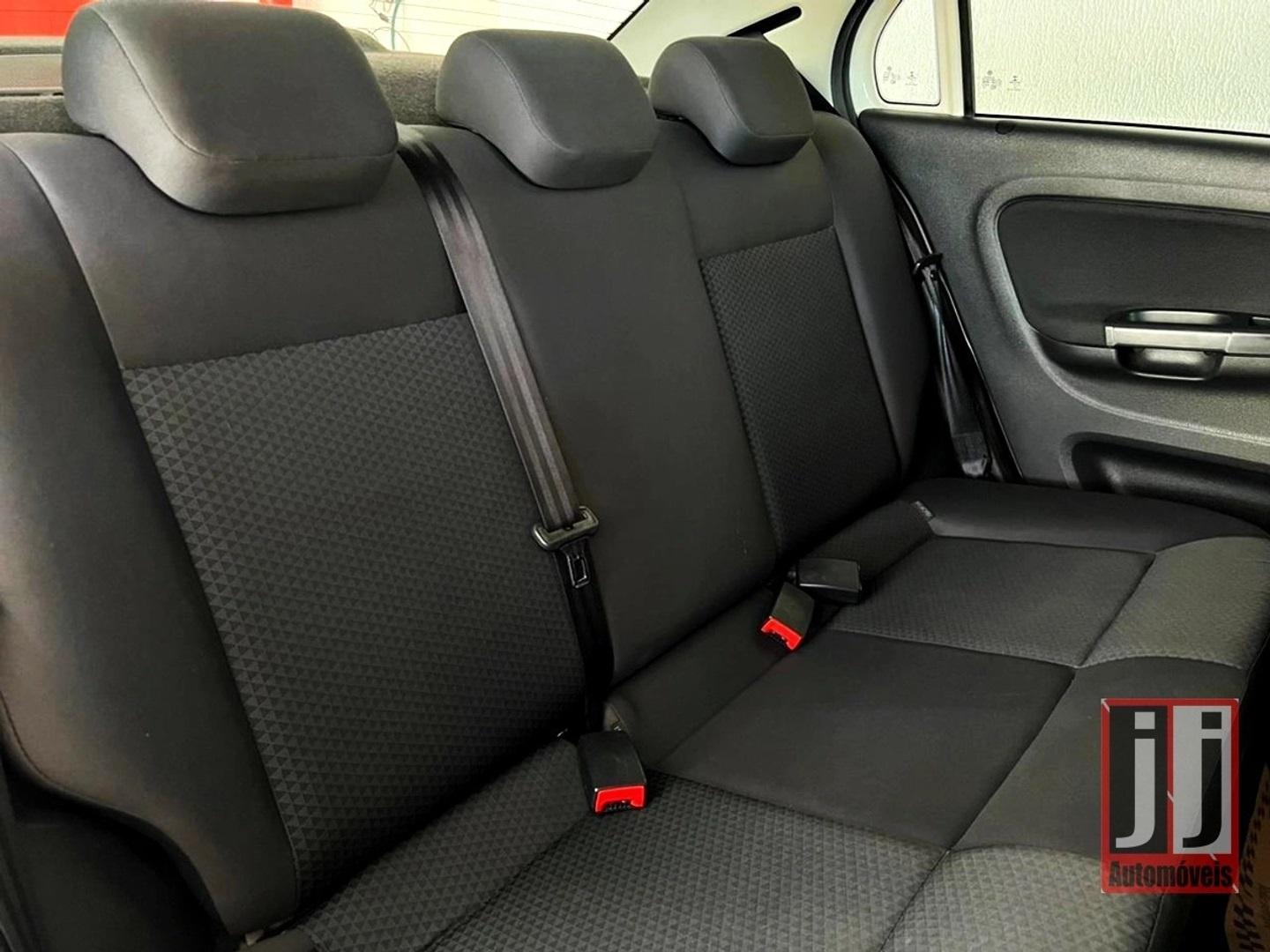 VOLKSWAGEN Voyage - Foto