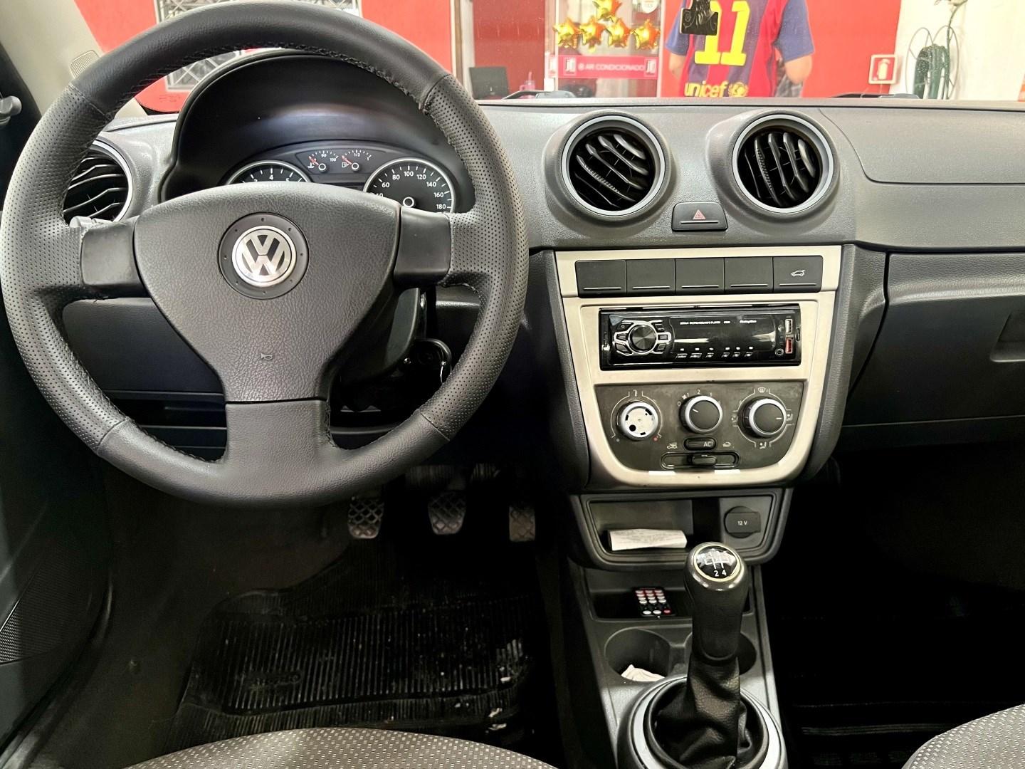 VOLKSWAGEN Voyage - Foto