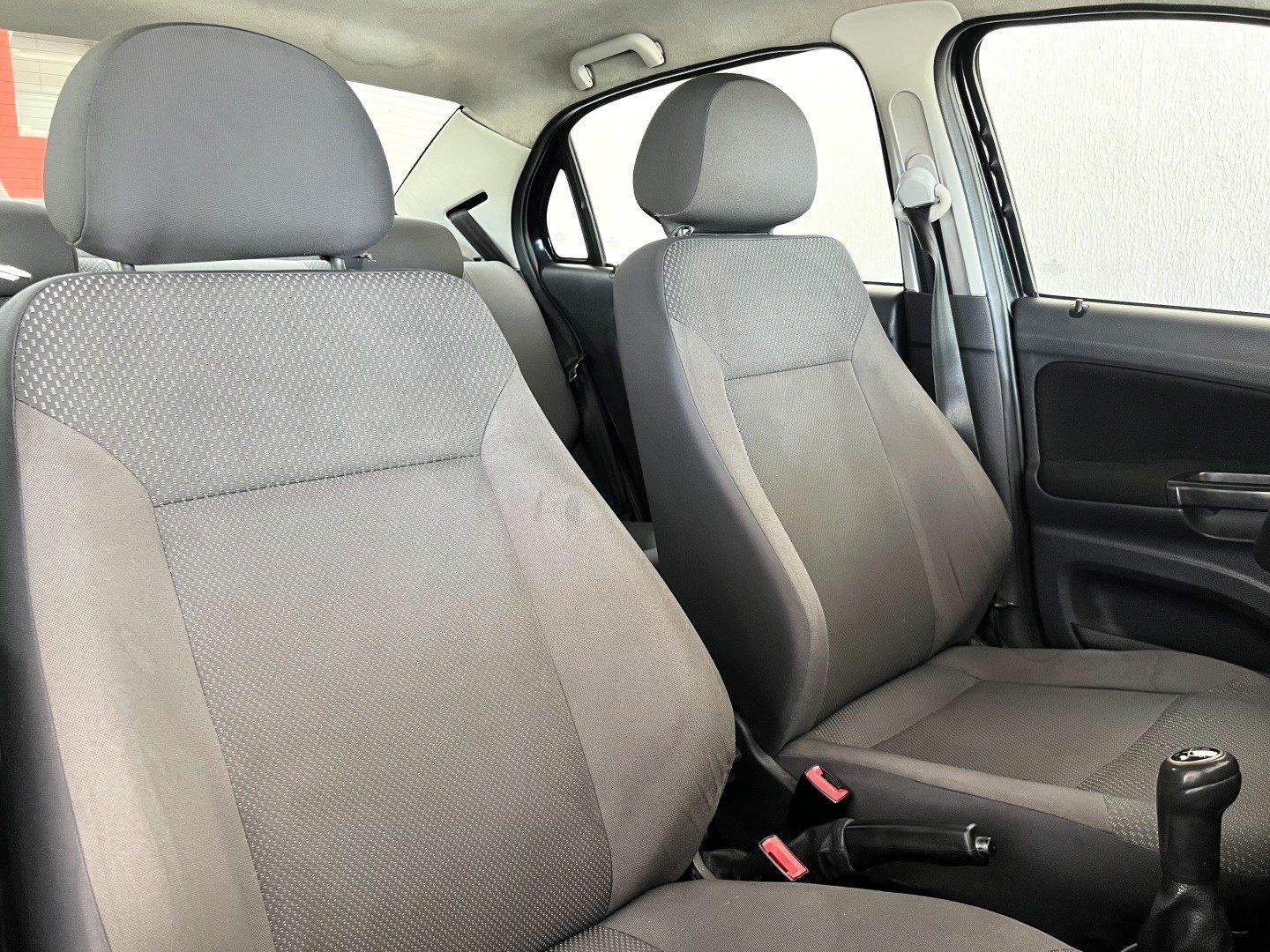 VOLKSWAGEN Voyage - Foto