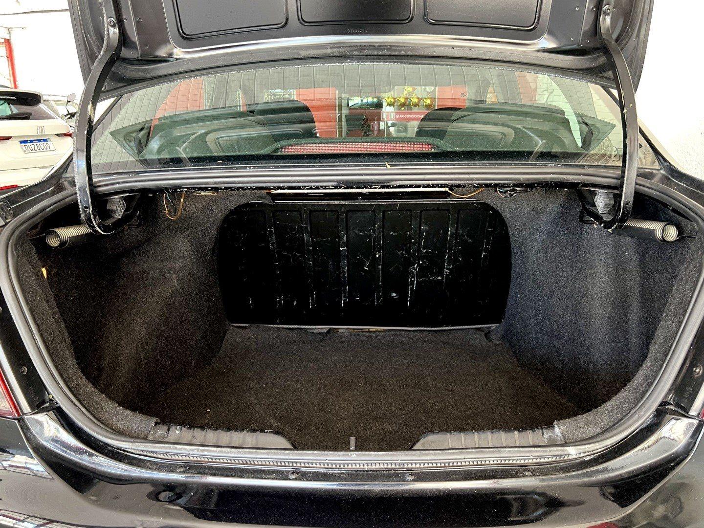 VOLKSWAGEN Voyage - Foto