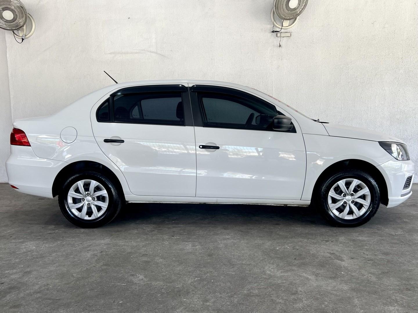 VOLKSWAGEN Voyage - Foto