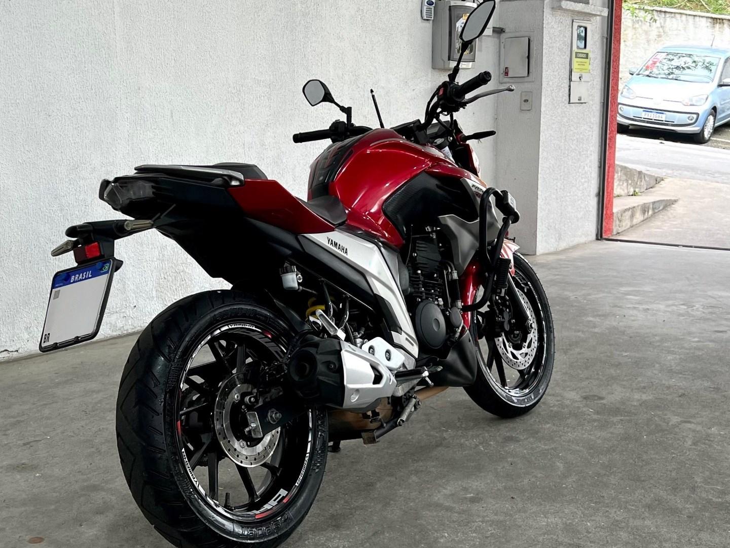 YAMAHA YS Fazer 250 - Foto