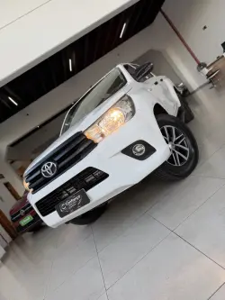 TOYOTA Hilux Caminhonete 2.8 4P 4X4 STD TURBO DIESEL CABINE DUPLA