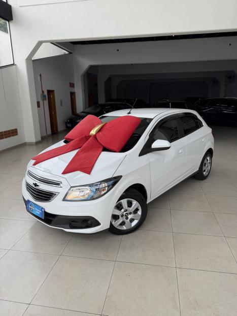 CHEVROLET Onix Hatch 1.4 4P FLEX LT, Foto 2