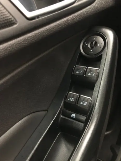 FORD Fiesta Hatch 1.0 12V 4P TITANIUM PLUS ECOBOOST TURBO POWERSHIFT AUTOMTICO, Foto 16