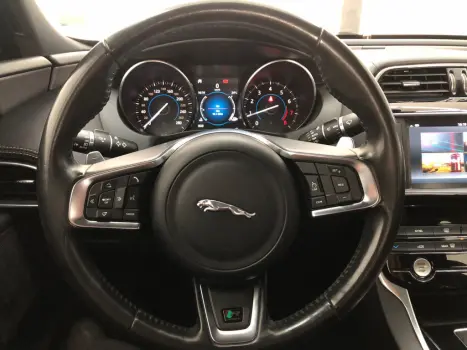 JAGUAR XE 2.0 16V 4P SI4 R-SPORT TURBO AUTOMÁTICO, Foto 11 JAGUAR XE 2.0 16V 4P SI4 R-SPORT TURBO AUTOMÁTICO, Foto 11