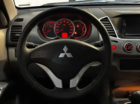 MITSUBISHI L 200 Triton 3.5 V6 HPE 4X4 FLEX CABINE DUPLA AUTOMTICO, Foto 6