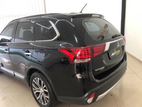 MITSUBISHI Outlander 2.2 16V 4P 4X4 DIESEL 7 LUGARES AUTOM�TICO, Foto 17