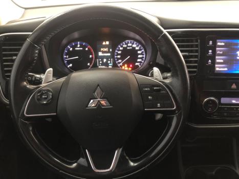 MITSUBISHI Outlander 2.2 16V 4P 4X4 DIESEL 7 LUGARES AUTOM�TICO, Foto 19