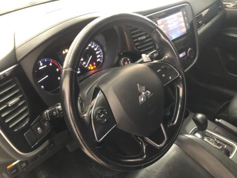 MITSUBISHI Outlander 2.2 16V 4P 4X4 DIESEL 7 LUGARES AUTOM�TICO, Foto 22