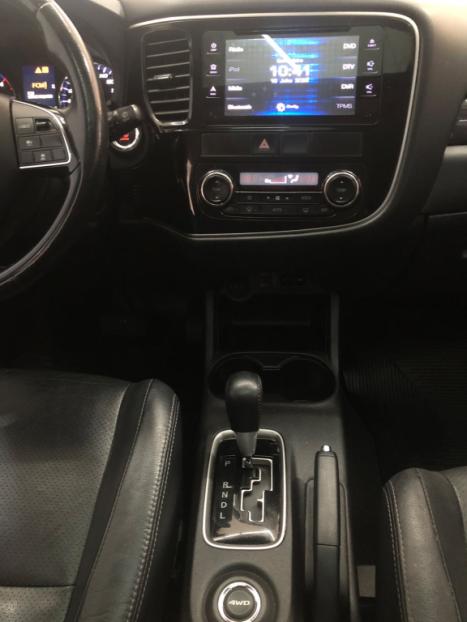 MITSUBISHI Outlander 2.2 16V 4P 4X4 DIESEL 7 LUGARES AUTOM�TICO, Foto 24