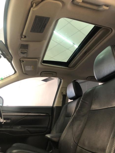 MITSUBISHI Outlander 2.2 16V 4P 4X4 DIESEL 7 LUGARES AUTOM�TICO, Foto 26