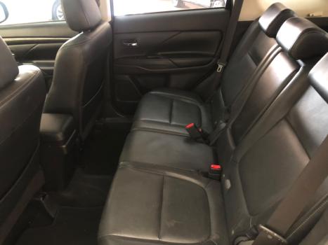 MITSUBISHI Outlander 2.2 16V 4P 4X4 DIESEL 7 LUGARES AUTOM�TICO, Foto 31