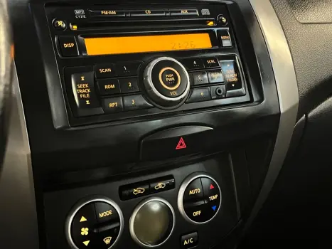 NISSAN Livina 1.8 16V 4P SL X-GEAR FLEX AUTOM�TICO, Foto 8