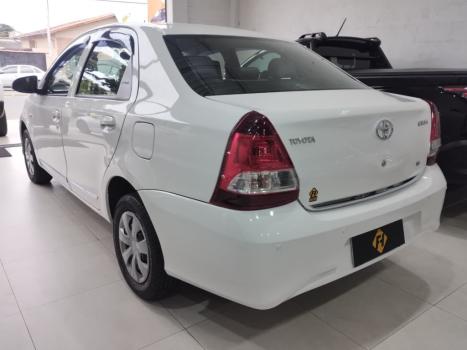 TOYOTA Etios Sedan , Foto 4