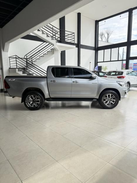 TOYOTA Hilux Caminhonete 2.8 16V SRV 4X4 DIESEL CABINE DUPLA AUTOMTICO, Foto 11