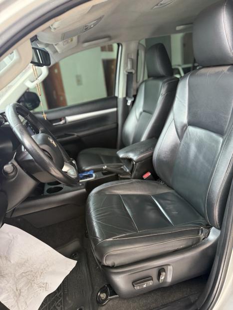 TOYOTA Hilux Caminhonete 2.8 16V SRV 4X4 DIESEL CABINE DUPLA AUTOMTICO, Foto 17
