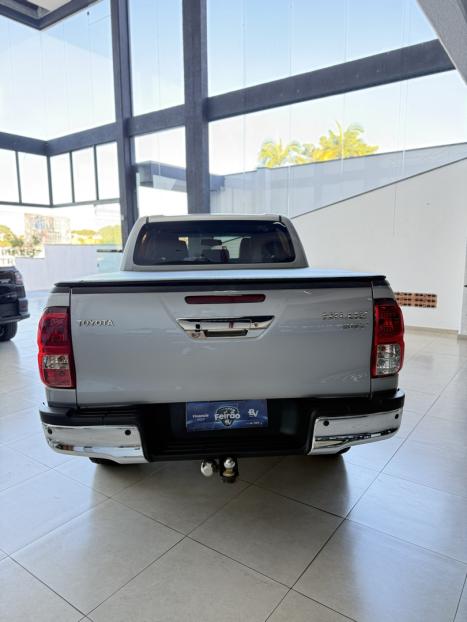TOYOTA Hilux Caminhonete 2.8 16V SRV 4X4 DIESEL CABINE DUPLA AUTOM�TICO, Foto 2