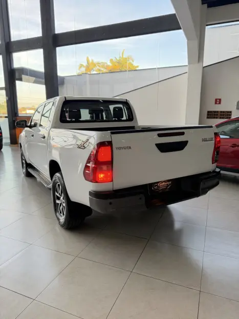 TOYOTA Hilux Caminhonete 2.8 4P 4X4 STD TURBO DIESEL CABINE DUPLA, Foto 6