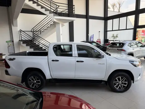 TOYOTA Hilux Caminhonete 2.8 4P 4X4 STD TURBO DIESEL CABINE DUPLA, Foto 10