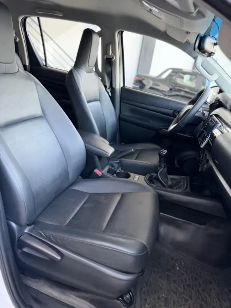 TOYOTA Hilux Caminhonete 2.8 4P 4X4 STD TURBO DIESEL CABINE DUPLA, Foto 12