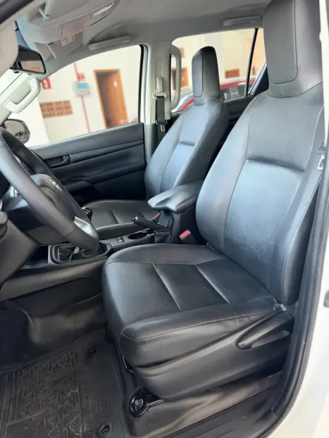 TOYOTA Hilux Caminhonete 2.8 4P 4X4 STD TURBO DIESEL CABINE DUPLA, Foto 19