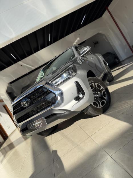 TOYOTA Hilux Caminhonete 2.8 16V 4P SRX DIESEL CABINE DUPLA, Foto 1