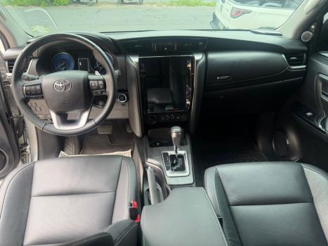 TOYOTA Hilux SW4 2.8 4P SRX 4X4 TURBO DIESEL AUTOM�TICO, Foto 4