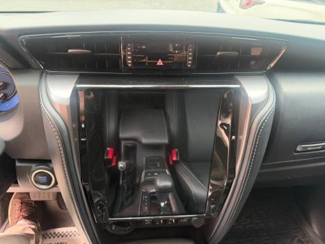 TOYOTA Hilux SW4 2.8 4P SRX 4X4 TURBO DIESEL AUTOM�TICO, Foto 7