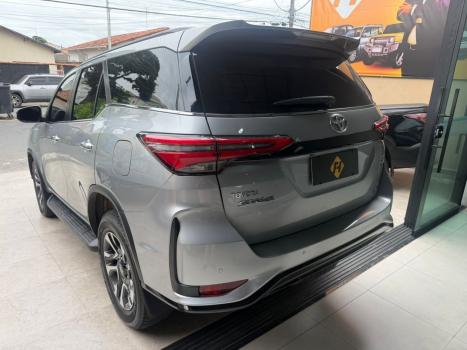 TOYOTA Hilux SW4 2.8 4P SRX 4X4 TURBO DIESEL AUTOM�TICO, Foto 3