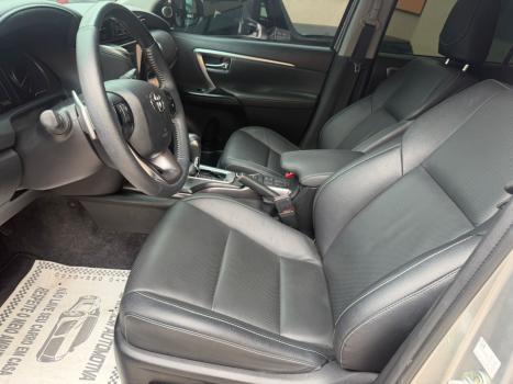 TOYOTA Hilux SW4 2.8 4P SRX 4X4 TURBO DIESEL AUTOM�TICO, Foto 5