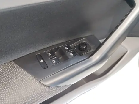 VOLKSWAGEN Polo Hatch 1.0 12V 4P 200 TSI  COMFORTLINE AUTOM�TICO, Foto 8