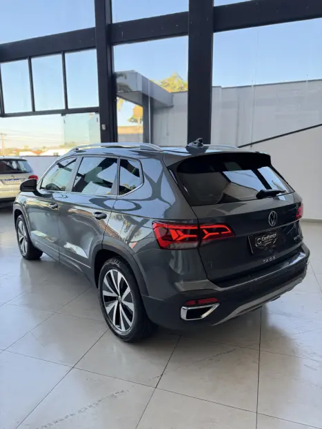 VOLKSWAGEN Taos 1.4 16V 4P FLEX 250 TSI HIGHLINE AUTOM�TICO, Foto 16