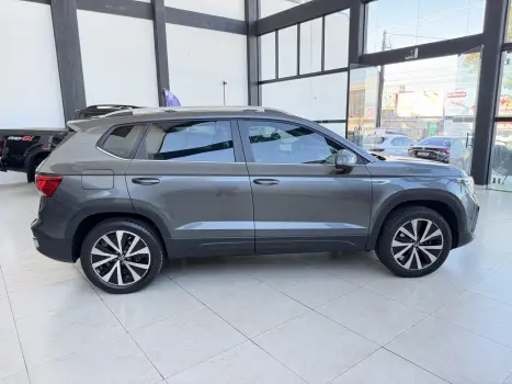 VOLKSWAGEN Taos 1.4 16V 4P FLEX 250 TSI HIGHLINE AUTOM�TICO, Foto 18