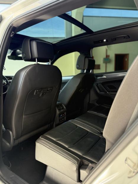 VOLKSWAGEN Tiguan 2.0 350 TSI TOTAL FLEX ALLSPACE R-LINE 4-MOTION TURBO AUTOM�TICO DSG, Foto 17