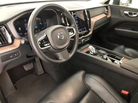 VOLVO XC60 2.0 16V 4P T8 RECHARGE H�BRIDO ULTIMATE DARK AWD TURBO GEARTRONIC AUTOM�TICO, Foto 16