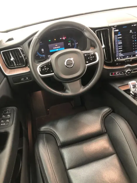 VOLVO XC60 2.0 16V 4P T8 RECHARGE H�BRIDO ULTIMATE DARK AWD TURBO GEARTRONIC AUTOM�TICO, Foto 23