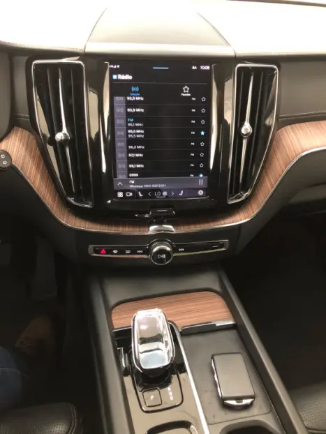 VOLVO XC60 2.0 16V 4P T8 RECHARGE H�BRIDO ULTIMATE DARK AWD TURBO GEARTRONIC AUTOM�TICO, Foto 26