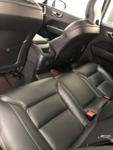 VOLVO XC60 2.0 16V 4P T8 RECHARGE H�BRIDO ULTIMATE DARK AWD TURBO GEARTRONIC AUTOM�TICO, Foto 28