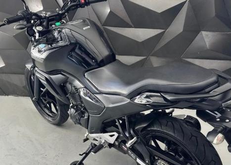 YAMAHA FZ 15 Fazer ABS, Foto 3