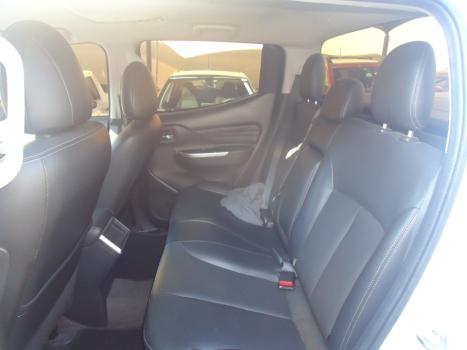 MITSUBISHI L 200 Triton 2.4 16V SPORT HPE 4X4 CABINE DUPLA TURBO DIESEL AUTOMTICO, Foto 4