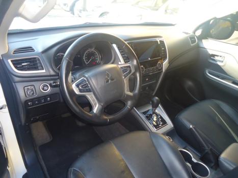 MITSUBISHI L 200 Triton 2.4 16V SPORT HPE 4X4 CABINE DUPLA TURBO DIESEL AUTOMTICO, Foto 6
