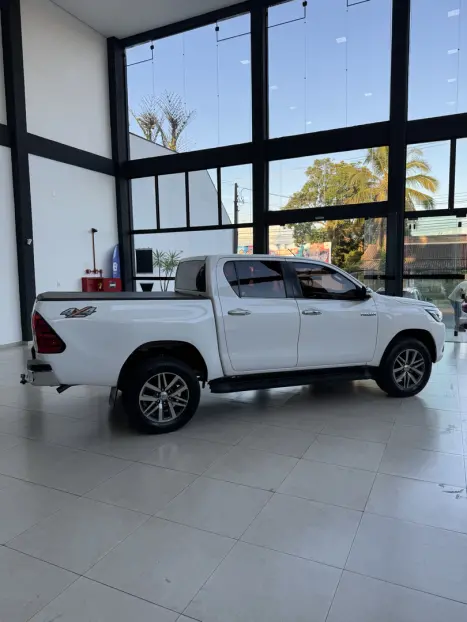 TOYOTA Hilux Caminhonete 2.8 16V 4P SRX DIESEL CABINE DUPLA, Foto 6